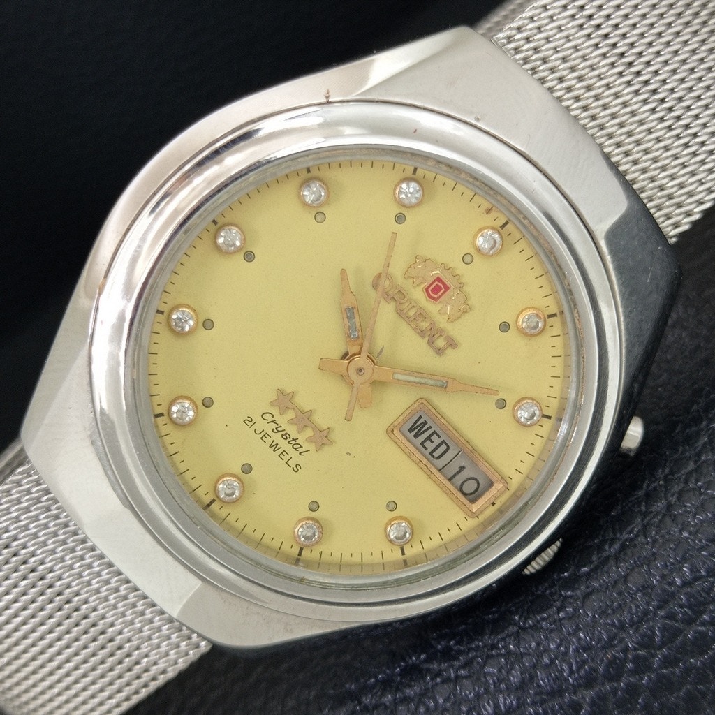 Vintage 1981 Orient Automatic Mens Silver Watch WDaydate  Champagne Accents